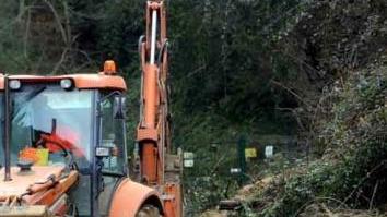 Lavori di messa in sicurezza dopo la frana in via Bassa Tambura
