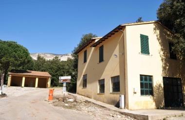 La foresteria nel parco di San Silvestro a Campiglia 