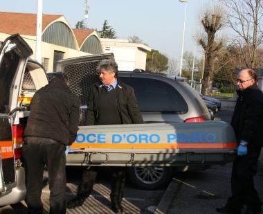 La salma della giovane cinese a Mezzana Il mestolo trovato in gola potrebbe essere stato usato nel tentativo di rianimarla    