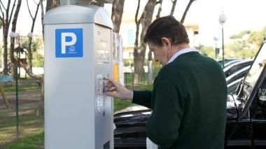 <b>TICKET.</b> A sinistra, un parcometro a Forte dei Marmi
