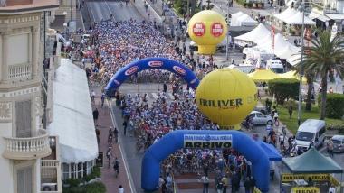La partenza della Gran Fondo della Versilia 