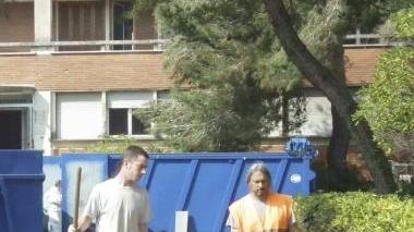 Lavori in corso all’ex ospedale a Calambrone e, sotto, uno scorcio di Villa Morazzana