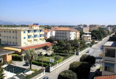 Alcuni alberghi affacciati su viale Colombo 