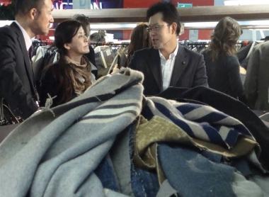 Il presidente nazionale di Smi-Ati Michele Tronconi e il tessile pratese si presenta in una fiera