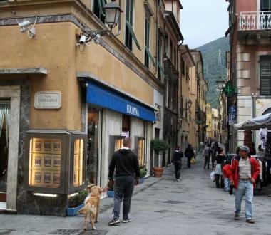 Una parte del centro storico di Carrara     