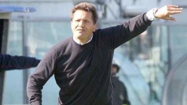 <b>FLASH COL MODENA. </b>A sinistra Walter Novellino dà istruzioni alla sua squadra, a sinistra il tiro tentato da Mirko Pieri nei primi minuti, a destra Tavano cerca di agganciare la palla sull’uscita del portiere avversario Guardalben
