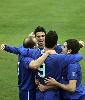 I giocatori del Borgo festeggiano a fine partita 