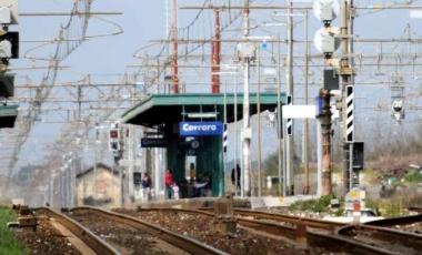I binari lungo i quali &egrave; stato travolto il tunisino  