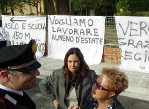 Immigrati, presidio di protesta al Calambrone