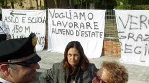 Immigrati, presidio di protesta al Calambrone