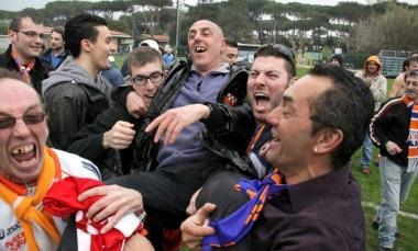 <b>LINASIONE DEL 2011.</b> Ago portato in trionfo a Forte 