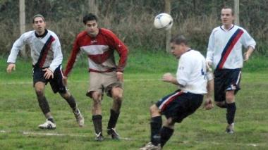 Una partita di calcio fra amatori