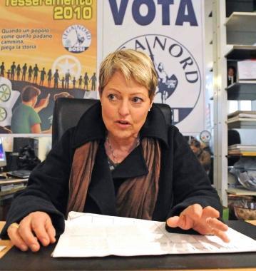 Daniela Simionato (Lega Nord) e il palazzo comunale 