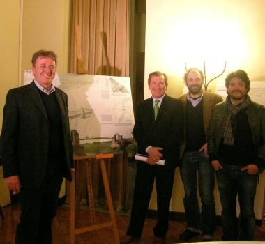 Larchitetto Giorgio Pasquini (il primo da sinistra) con il suo staff     
