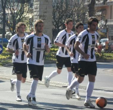 <b>ATTORI.</b> I giocatori del Viareggio durante le riprese dello spot    