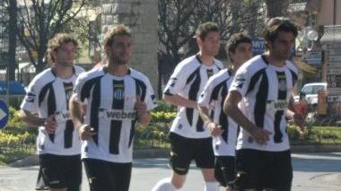 <b>ATTORI.</b> I giocatori del Viareggio durante le riprese dello spot