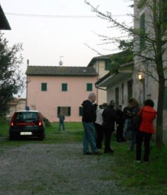 Sopra e sotto a destra tre immagini dellex asilo Madonnina del Buon Viaggio di Capanne dove troveranno accoglienza venti profughi del nord Africa 
