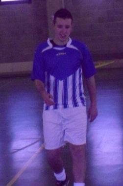 Due immagini di Nicola Pasquini in tenuta da calciatore (sopra &egrave; il primo da destra) 