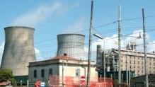 Due immagini della fabbrica