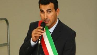 Il sindaco di Larciano Antonio Pappalardo e la sua Fiat Punto colpita da una fucilata