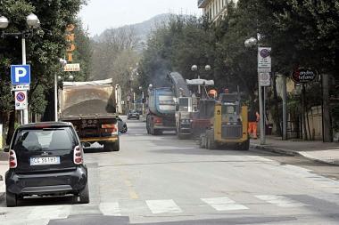 Il cantiere allestito in viale 4 Novembre per i lavori di asfaltatura