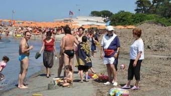 Bagnanti a Marina di Cecina