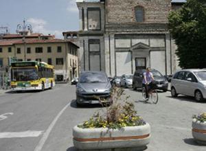 Piazza delle Carceri, ora si cambia