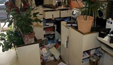 Negozio messo sottosopra dai ladri in via Cavallotti