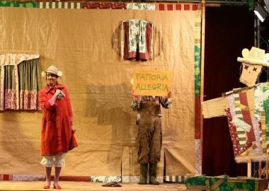 Teatro per le scuole al Comunale stamani con la Fattoria allegria