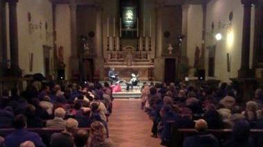 Momenti di un concertto del Guitar festival nella chiesa del Crocifisso
