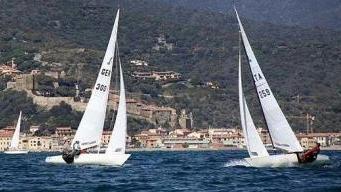 <b>SOLING</b> Una delle regate nel mare di Castiglione della Pescaia