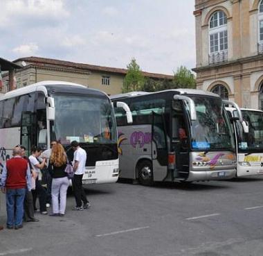 Bus turistici in piazzale San Donato   