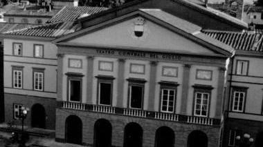 Una veduta della facciata del teatro del Giglio
