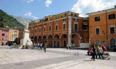 Piazza Alberica, il cuore della Zona a traffico limitato 