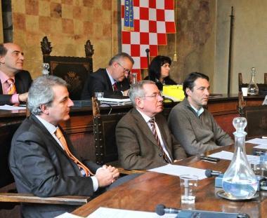 Il banco della giunta comunale 
