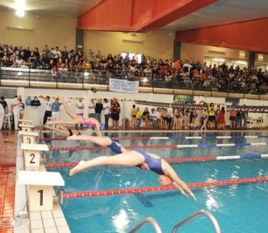 Gara dei campionati di nuoto 