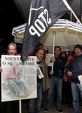 La partenza dei balneari dalla stazione di Viareggio 