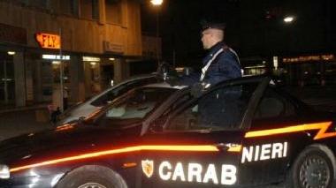 Una pattuglia di carabinieri impegnata in controlli