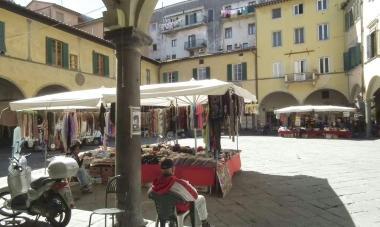 Banchi in piazza delle Vettovaglie
