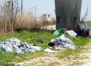 Dal Comune l'allarme per i rifiuti abbandonati