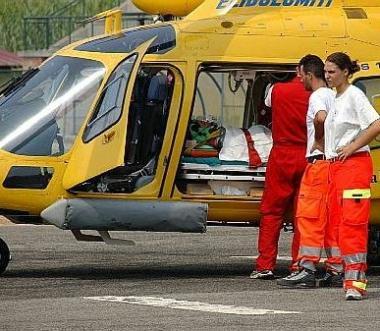 Con la moto contro un palo Gravi lesioni per un giovane