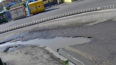 La buca che si è formata in via Mascagni