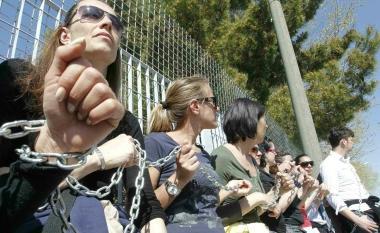 La protesta davanti allex ospedale ortopedico 