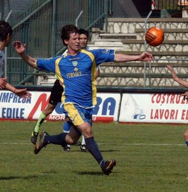 Un momento del derby di domenica scorsa con il Prato    
