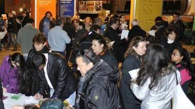 <b>FOLLA </b>di aspiranti lavoratori alla sala Eden