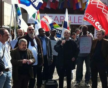 Un momento del presidio di protesta dei lavoratori conciari a Lineapelle 