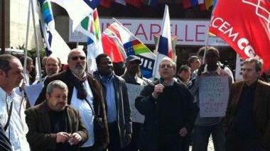 Un momento del presidio di protesta dei lavoratori conciari a Lineapelle
