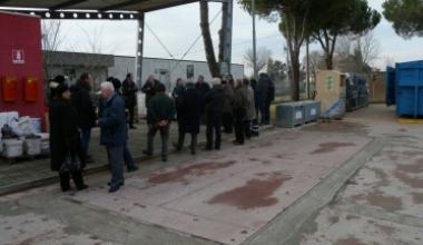 <b>LE STAZIONI </b>Qui sotto lapertura di una nuova stazione ecologica a Ponsacco 
