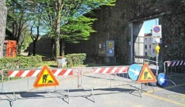 Parcheggio chiuso per lavori, ma nessuno informa gli abbonati