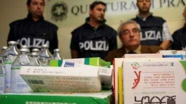 Medico abusivo, cinese denunciato e sequestrati i farmaci
